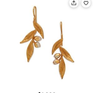 Brand new Dhwani Bansal gold and Pearl earrings, never worn